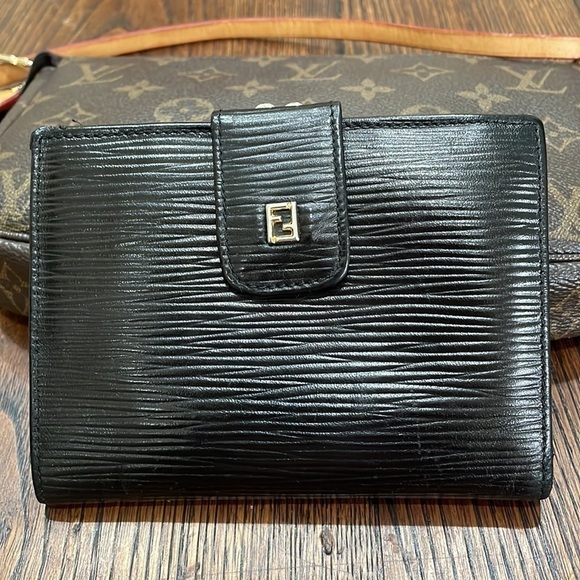 Fendi Black Epi Leather Wallet—Coin Compartment—Beautiful!! Great Preowned Cond. - Picture 1 of 15